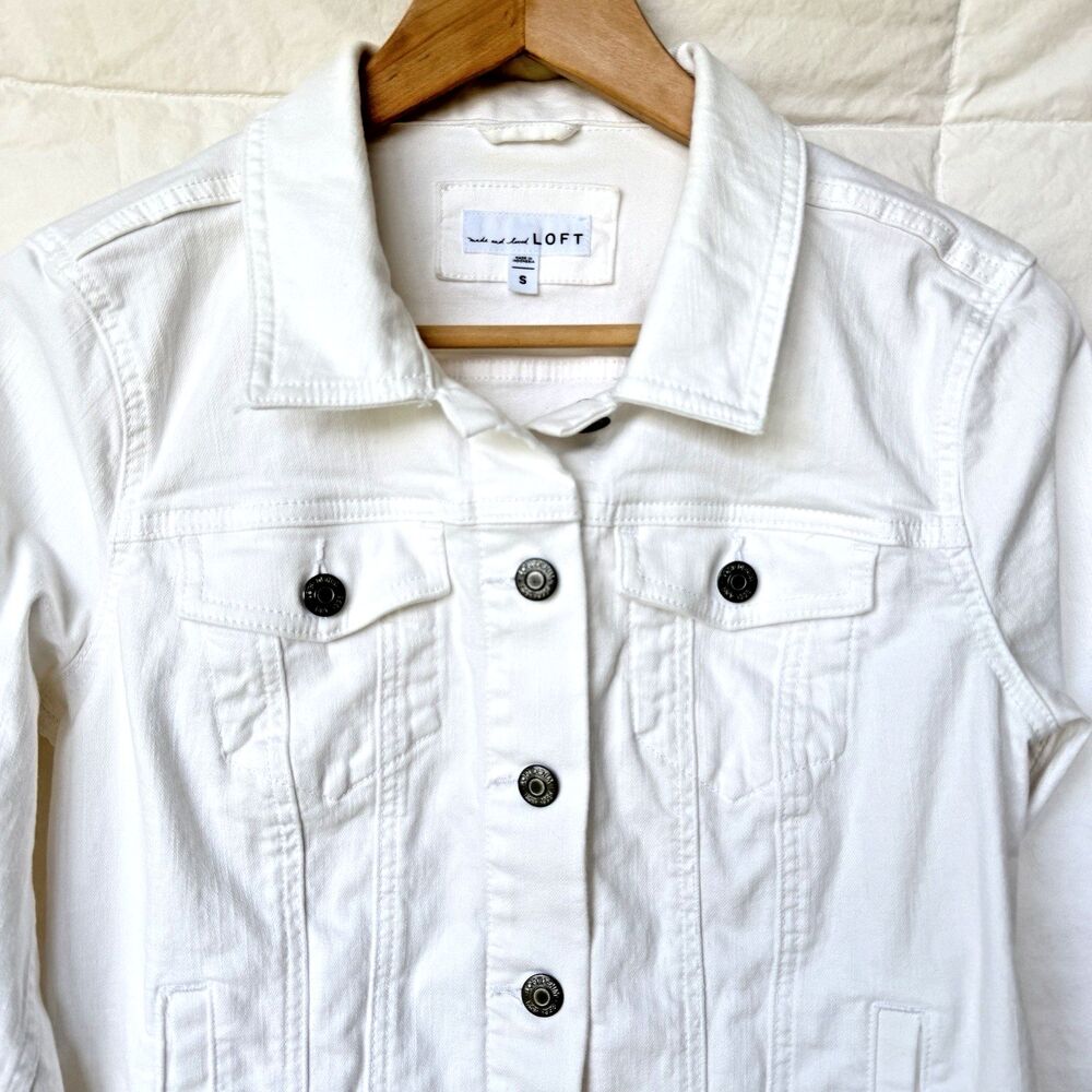 Ann Taylor LOFT Women's White Denim Jacket Size S Button Front Pockets